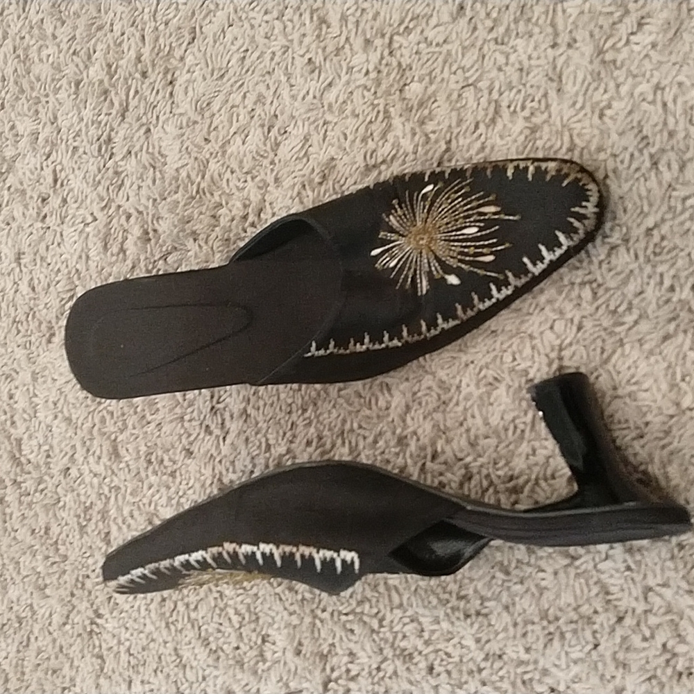Mules embroidered, worn once